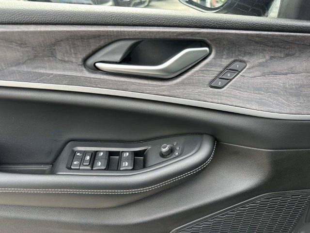 Used 2023 Jeep Grand Cherokee L Limited AWD/4WD image 15