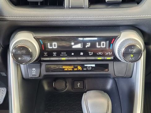 Used 2022 Toyota RAV4 LE AWD/4WD image 21