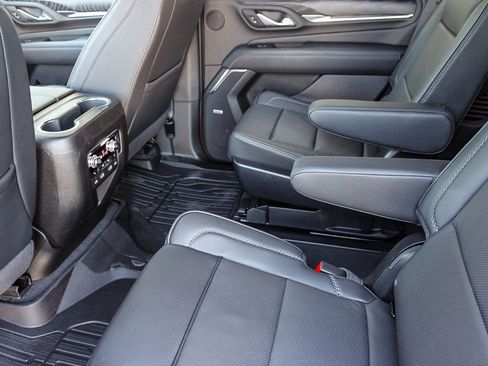 Used 2024 GMC Yukon Denali w/ Advanced Technology Package image 19