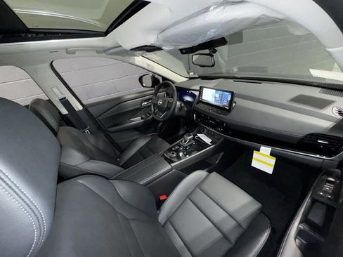 New 2025 Nissan Rogue SL w/ Tech Package image 10