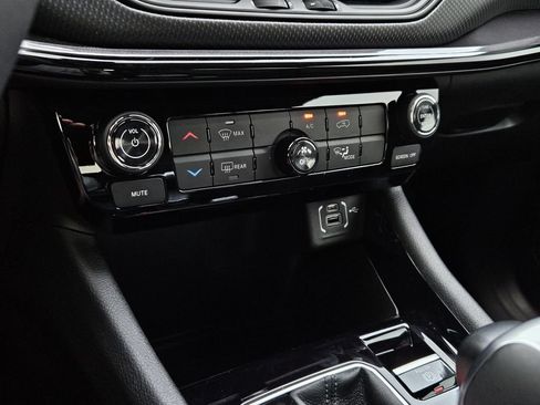 New 2026 Jeep Compass Latitude AWD/4WD image 19
