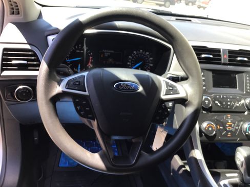 Used 2015 Ford Fusion SE FWD image 13