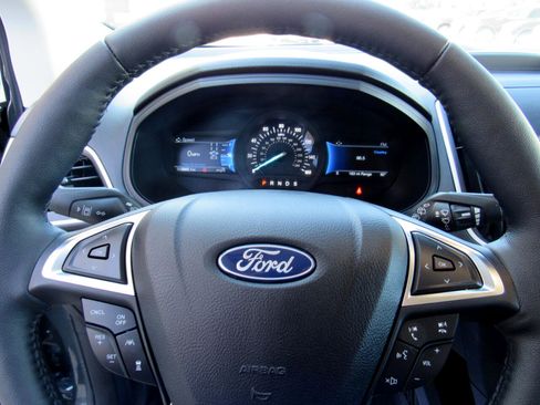 Used 2024 Ford Edge SEL w/ Convenience Package image 12