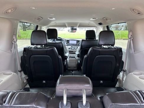 Used 2023 Chrysler Pacifica Touring-L image 22