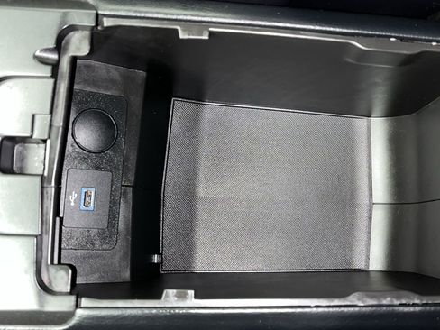 Used 2017 Ford Fusion SE w/ Equipment Group 201A FWD image 26