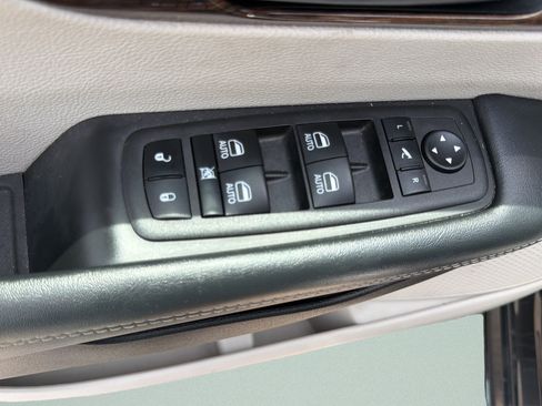 Used 2023 Chrysler Pacifica Limited FWD image 18