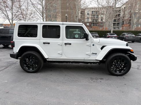 Used 2025 Jeep Wrangler Sahara w/ Safety Group image 7