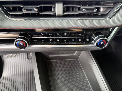 Used 2025 Chevrolet Equinox RS w/ Safety and Technology Package FWD image 23