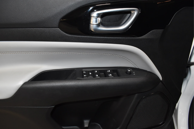 Certified 2023 Jeep Compass Limited AWD/4WD image 19