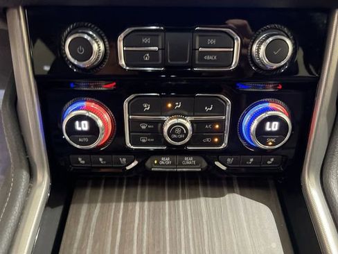 Used 2021 GMC Yukon XL Denali w/ Denali Premium Package RWD image 17
