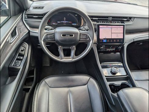Used 2024 Jeep Grand Cherokee Limited RWD image 7