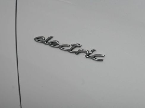 Certified 2025 Porsche Macan Electric RWD image 31