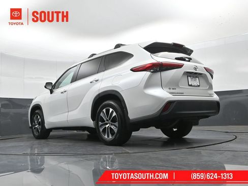 Used 2022 Toyota Highlander XLE image 48