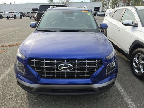 Used 2023 Hyundai Venue Limited image 5