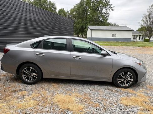 Used 2023 Kia Forte LXS FWD image 4
