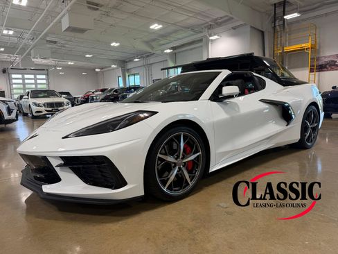 Used 2021 Chevrolet Corvette Stingray Preferred Cpe w/ Z51 Performance Package RWD image 1