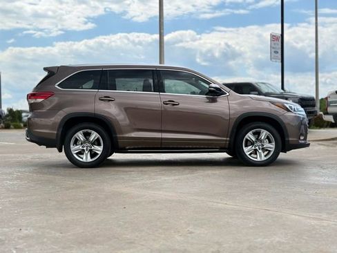 Used 2019 Toyota Highlander Limited FWD image 7