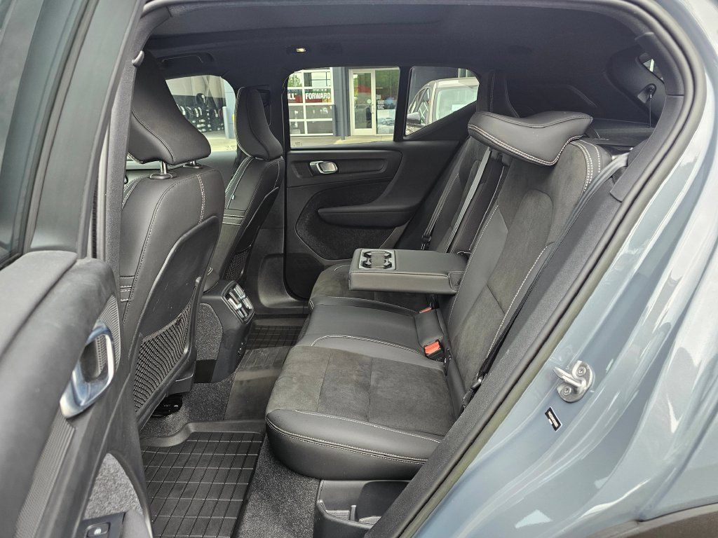 Used 2023 Volvo XC40 Recharge Ultimate AWD/4WD image 13