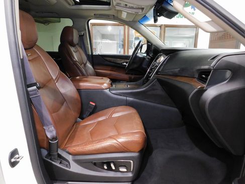 Used 2015 Cadillac Escalade Luxury image 95