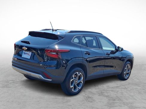 Used 2025 Chevrolet Trax LT FWD image 5