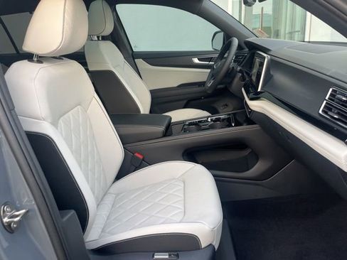 New 2026 Volkswagen Atlas Cross Sport SEL Premium R-Line AWD/4WD image 32