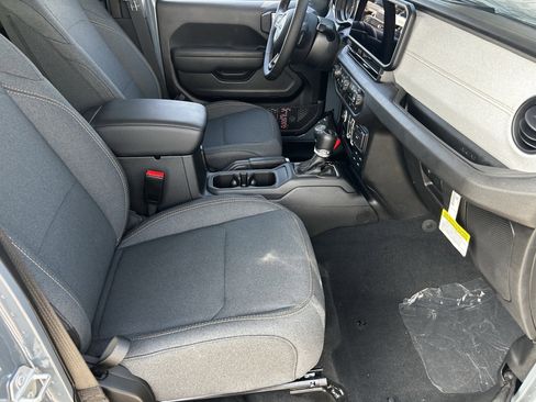 New 2025 Jeep Gladiator Sport image 8