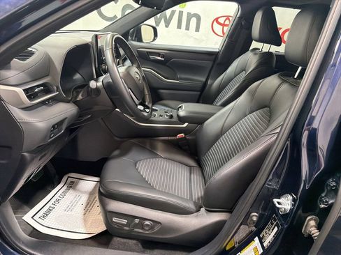 Used 2025 Toyota Highlander XSE AWD/4WD image 24