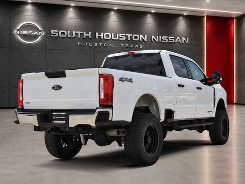 Used 2025 Ford F250 4x4 Crew Cab Super Duty image 4