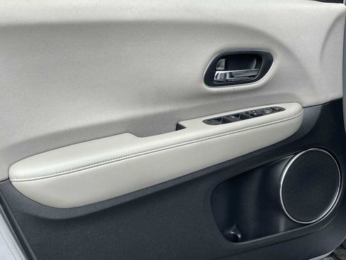 Used 2018 Honda HR-V EX image 12