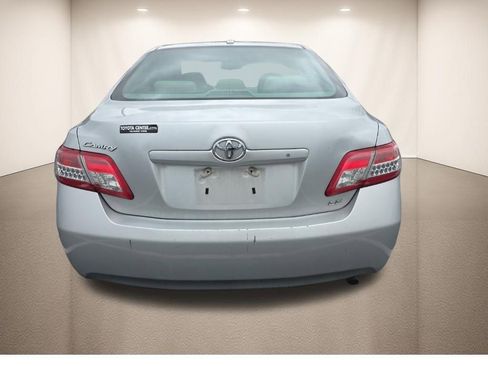Used 2011 Toyota Camry LE w/ LE Extra-Value Pkg image 6