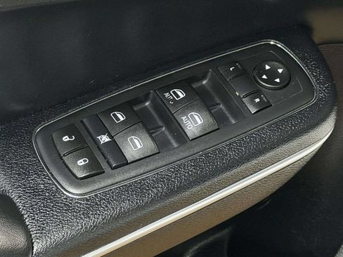 Used 2015 Chrysler 300 Limited image 12