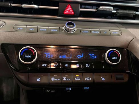 Used 2023 Hyundai Elantra SEL w/ Convenience Package image 29