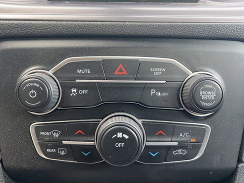 Used 2023 Dodge Charger SXT image 17