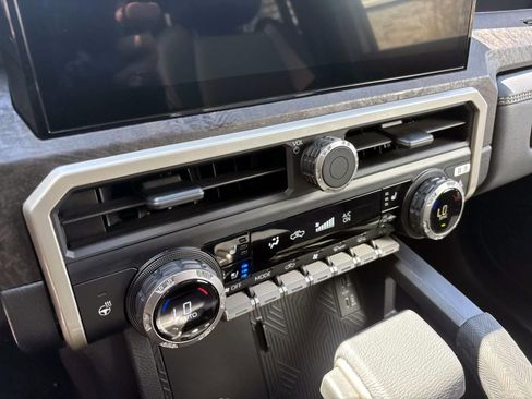 Used 2024 Toyota Tacoma Limited w/ Limited Package (LT) image 22