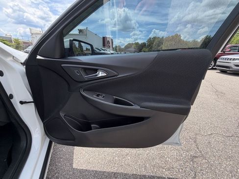 Used 2017 Chevrolet Malibu LT FWD image 31