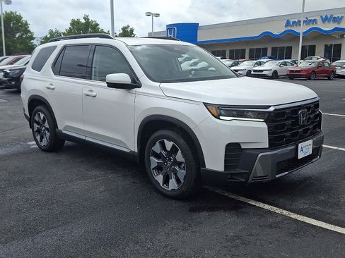 New 2026 Honda Pilot Touring image 2