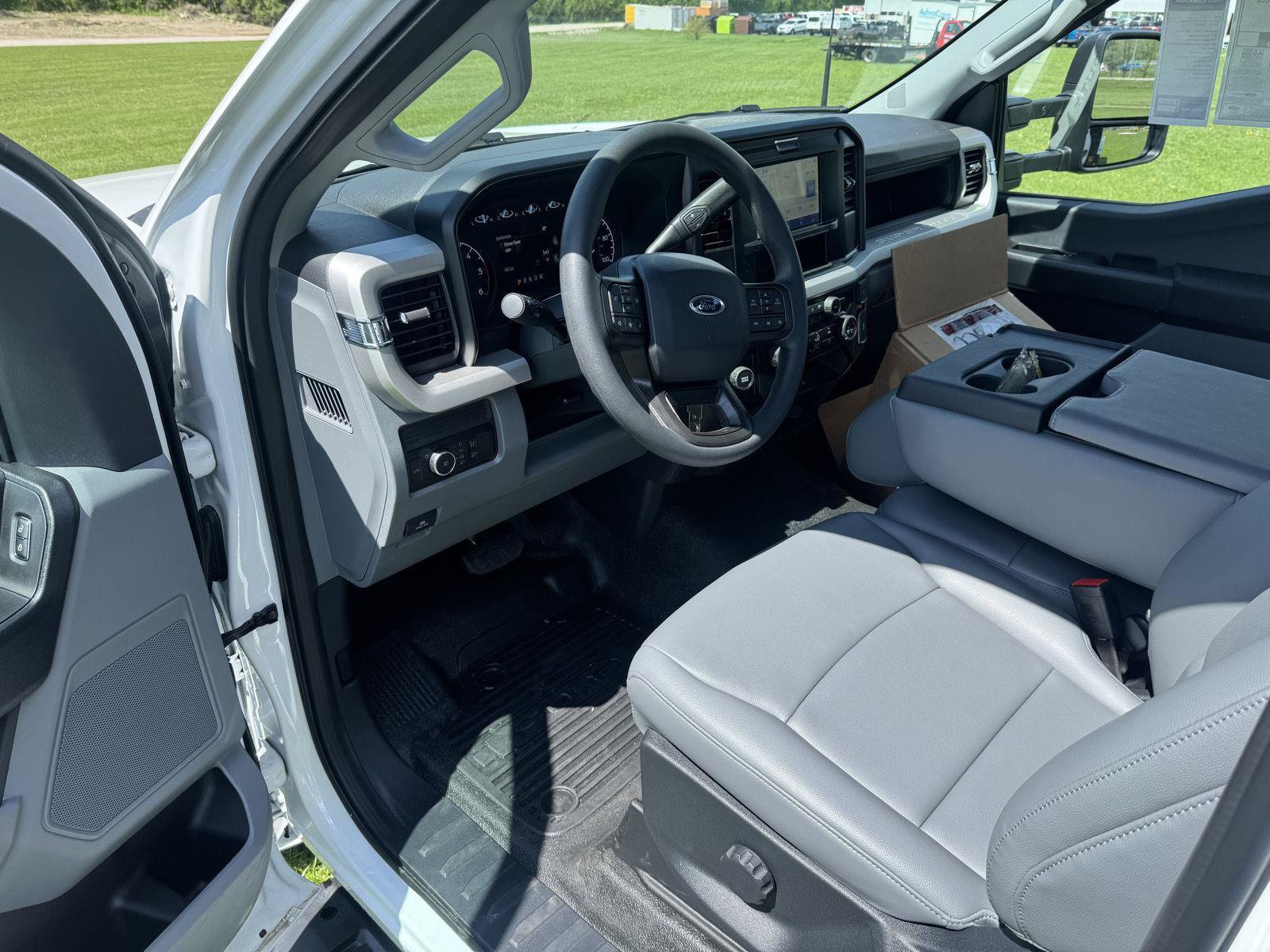 New 2025 Ford F350 XL w/ XL Chrome Package RWD image 5