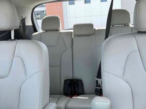 Used 2023 Kia Telluride S image 3