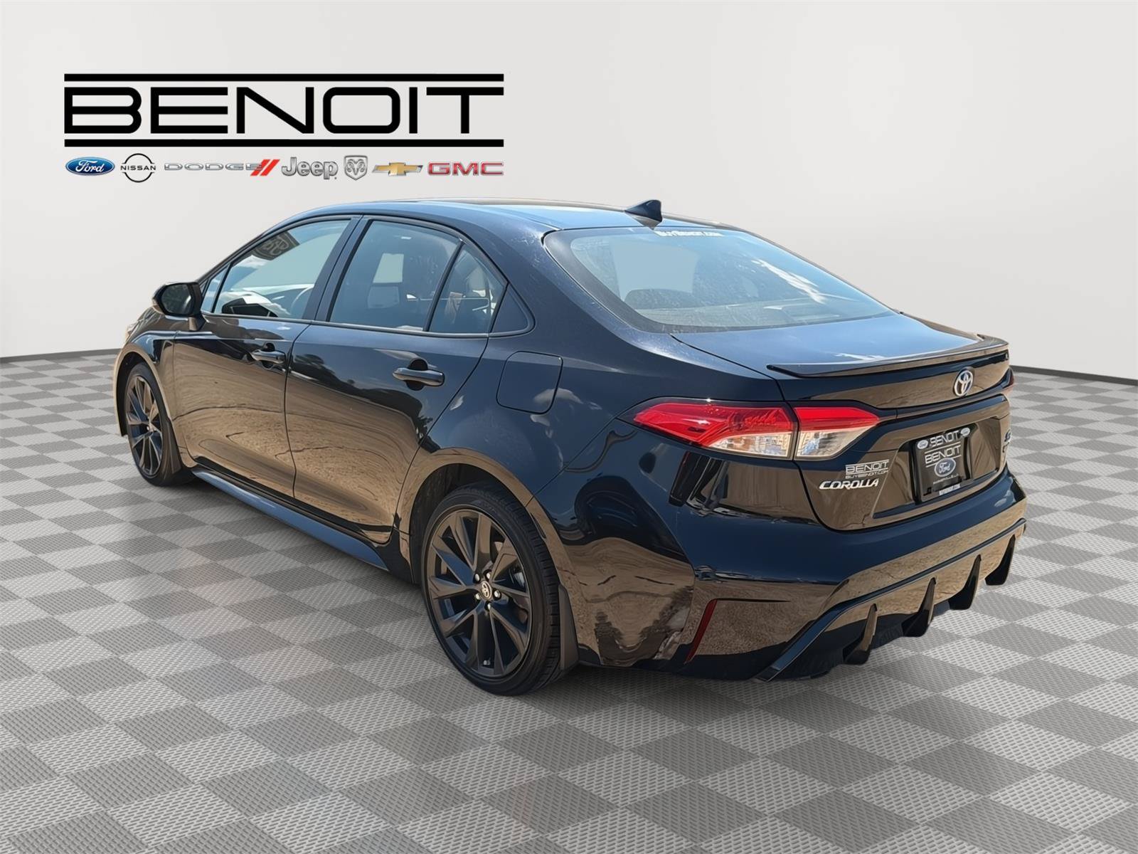 Used 2025 Toyota Corolla SE FWD image 3