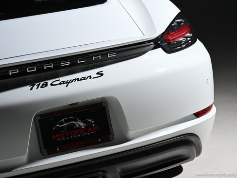 Used 2018 Porsche 718 Cayman S RWD image 17