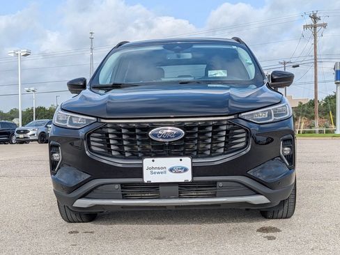 Certified 2023 Ford Escape Platinum w/ Premium Technology Package AWD/4WD image 3