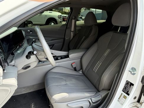 Used 2025 Hyundai Elantra SEL FWD image 7