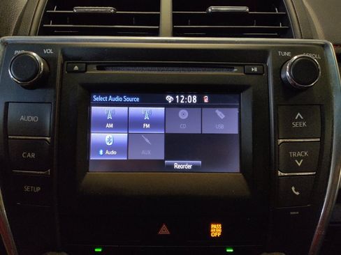 Used 2016 Toyota Camry SE image 25