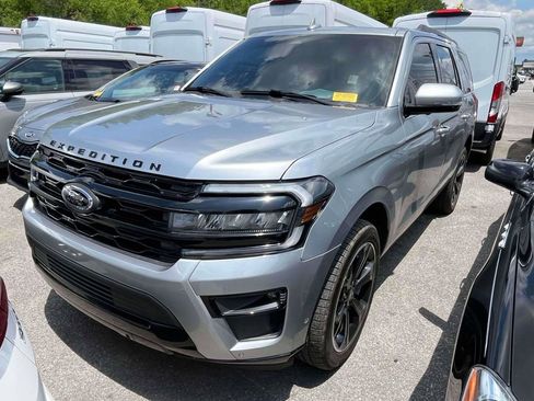 Used 2022 Ford Expedition Limited RWD image 4