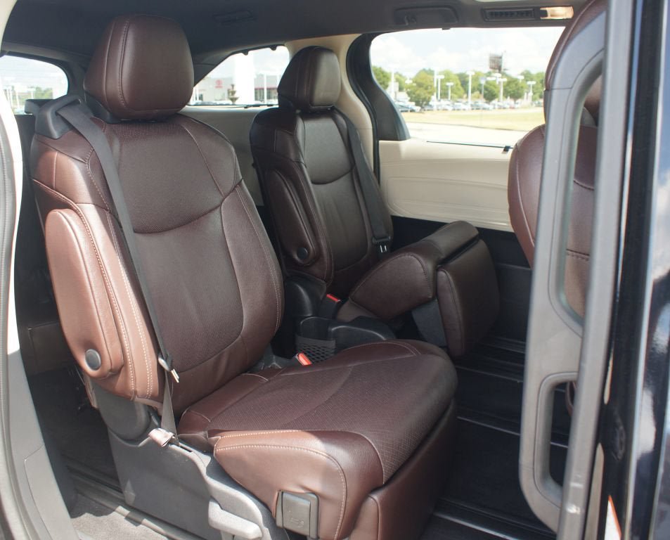 Used 2022 Toyota Sienna Platinum FWD image 24