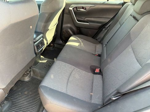 Used 2021 Toyota RAV4 XLE AWD/4WD image 16