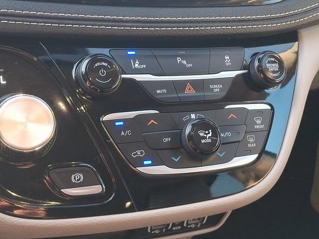 Used 2024 Chrysler Pacifica Limited FWD image 15