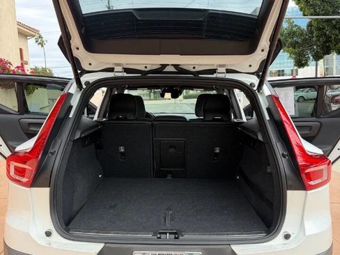 Used 2020 Volvo XC40 T5 R-Design image 25