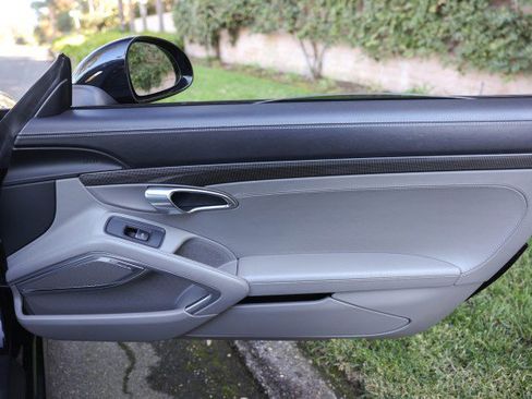 Used 2015 Porsche 911 Turbo S image 27