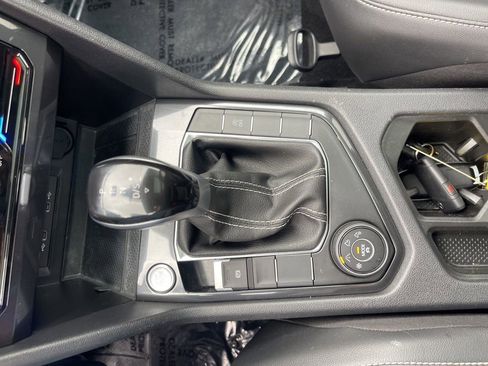 Used 2024 Volkswagen Tiguan SE AWD/4WD image 24